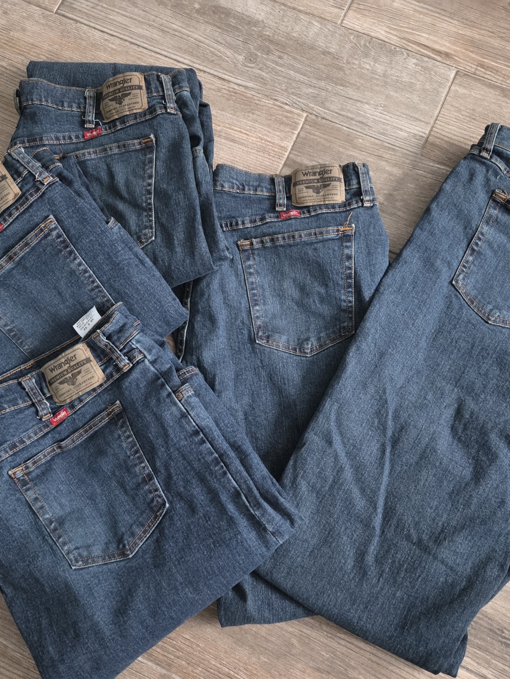 Wrangler Men's Dark Blue Relaxed Fit Jeans